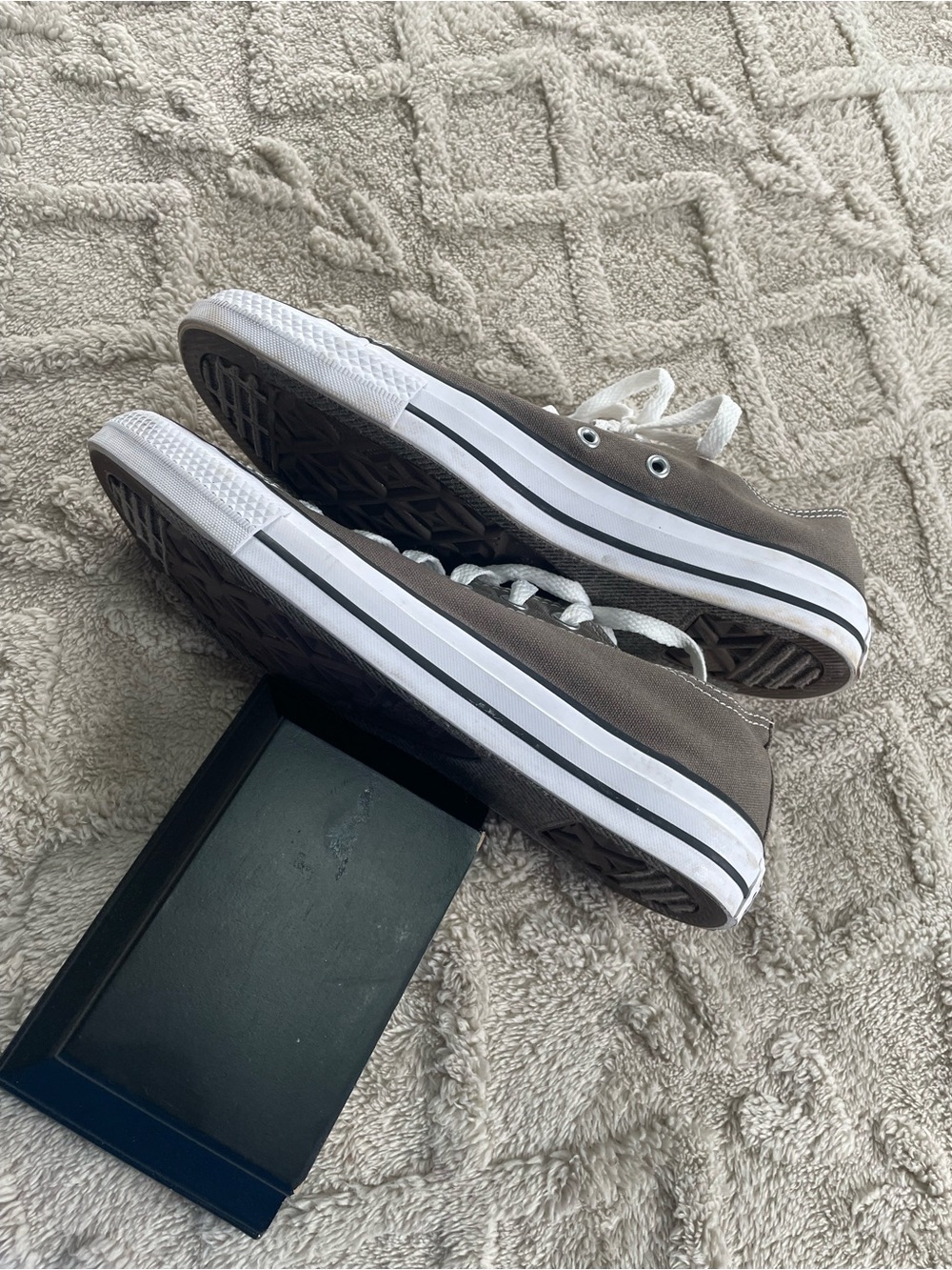 Converse' All Star Low Top Sneakers - Brown
Size M 7 or W 9 - Picture 10 of 10